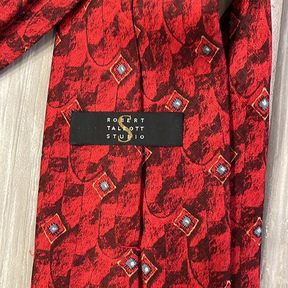 Set of 2 Men’s Ties, red print and hunter green - Picture 4 of 5
